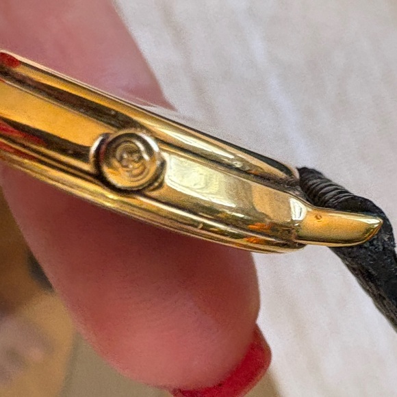 Vintage Gucci 3000L Quartz Ladies Watch 25 mm black dial crocodile skin strap - Picture 10 of 14